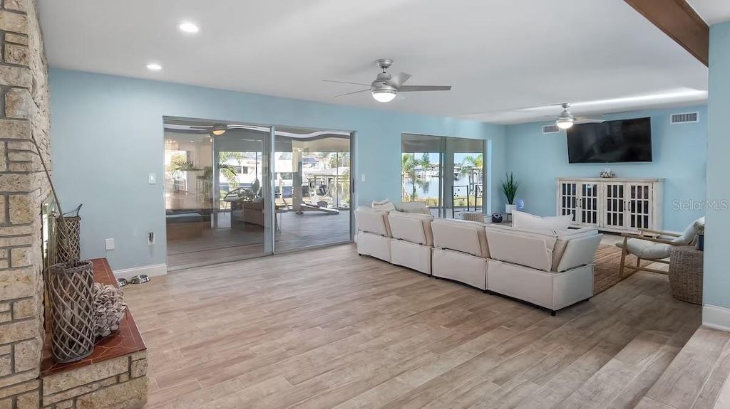Image 26 of property listing at 102 EAST CIRCLE, New Smyrna Beach, FL 32169