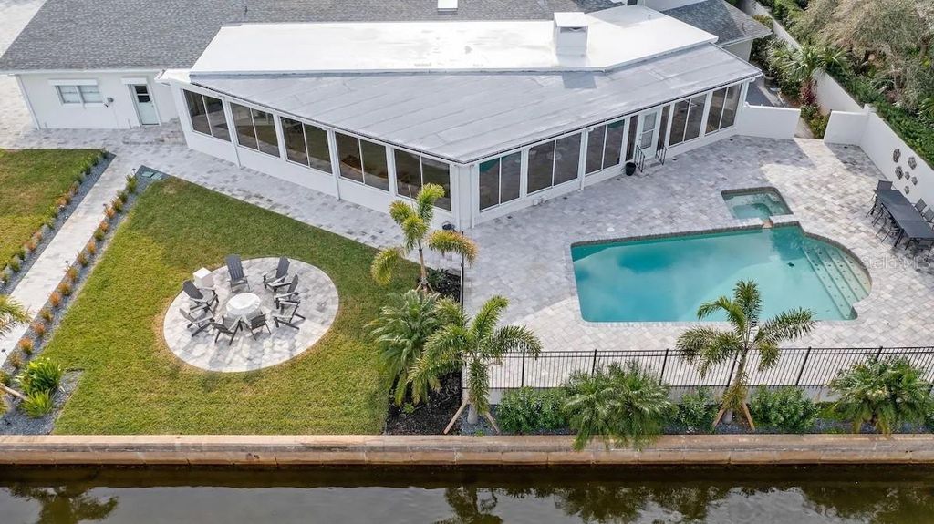 Image 5 of property listing at 102 EAST CIRCLE, New Smyrna Beach, FL 32169