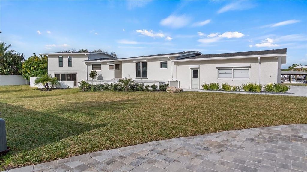 Image 46 of property listing at 102 EAST CIRCLE, New Smyrna Beach, FL 32169