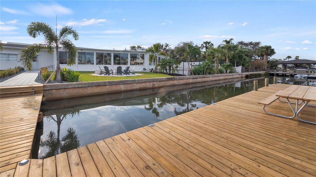 Image 7 of property listing at 102 EAST CIRCLE, New Smyrna Beach, FL 32169