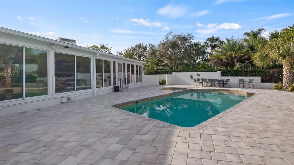 Image 9 of property listing at 102 EAST CIRCLE, New Smyrna Beach, FL 32169