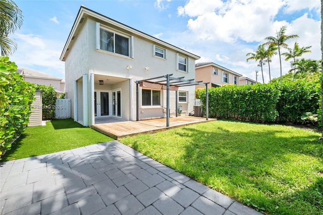 829 NW 99th Ave, Plantation, FL 33324