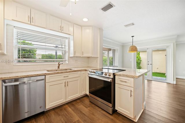 829 NW 99th Ave, Plantation, FL 33324