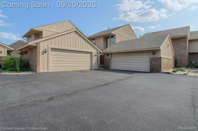 35468 Heritage Lane, Farmington, MI 48335