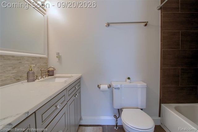 35468 Heritage Lane, Farmington, MI 48335