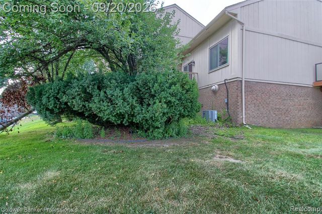 35468 Heritage Lane, Farmington, MI 48335