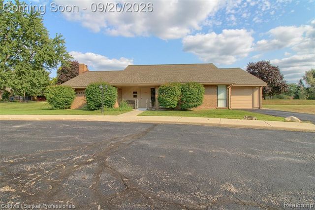 35468 Heritage Lane, Farmington, MI 48335