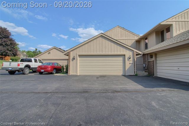 35468 Heritage Lane, Farmington, MI 48335