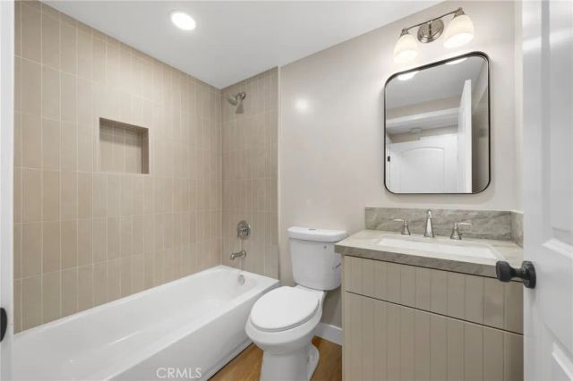 3020 E 3rd 15, Long Beach, CA 90814