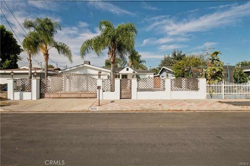 8646 Nagle, Panorama City, CA 91402 — exterior