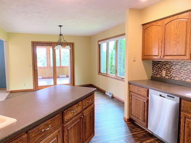 60439 Fairway Court, Prairie Du Chien, WI 53821