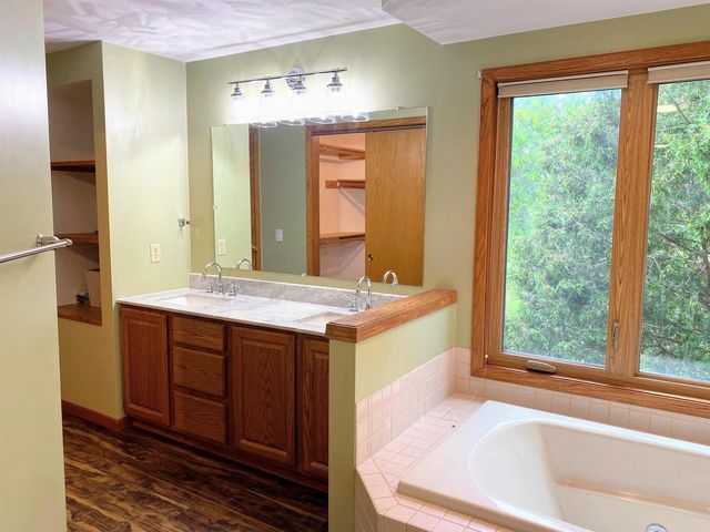 60439 Fairway Court, Prairie Du Chien, WI 53821