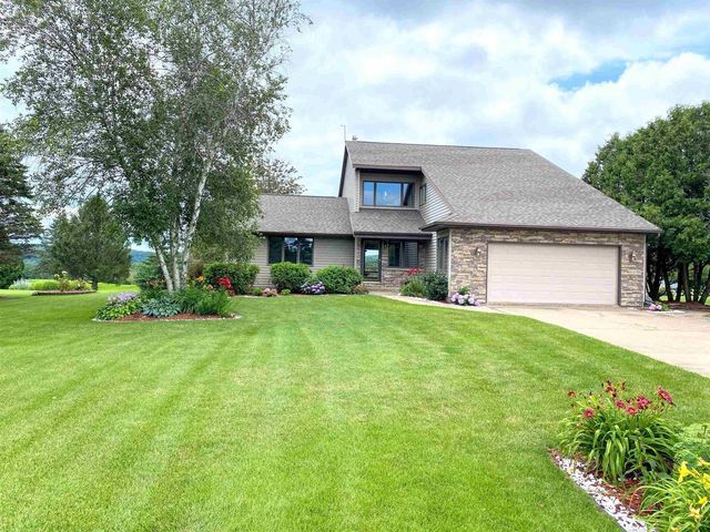 60439 Fairway Court, Prairie Du Chien, WI 53821