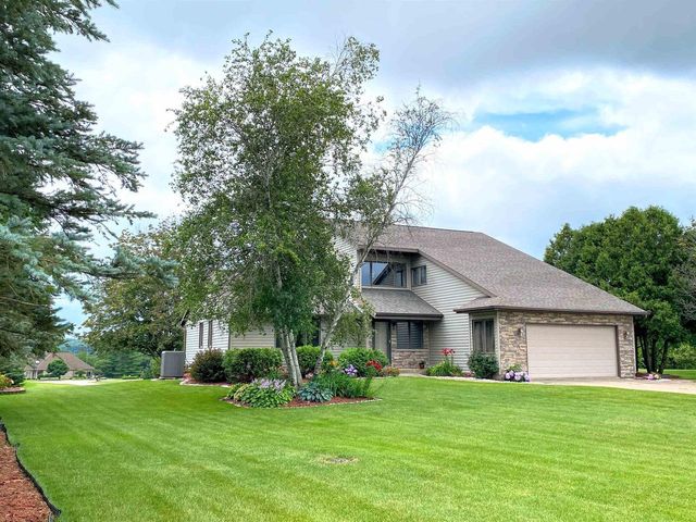60439 Fairway Court, Prairie Du Chien, WI 53821