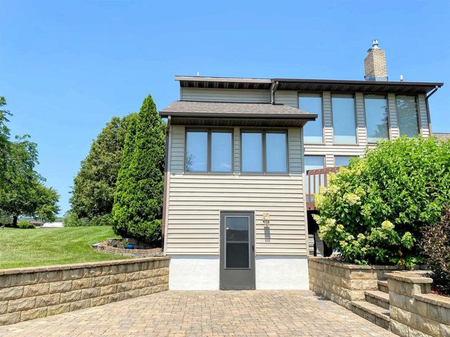 60439 Fairway Court, Prairie Du Chien, WI 53821