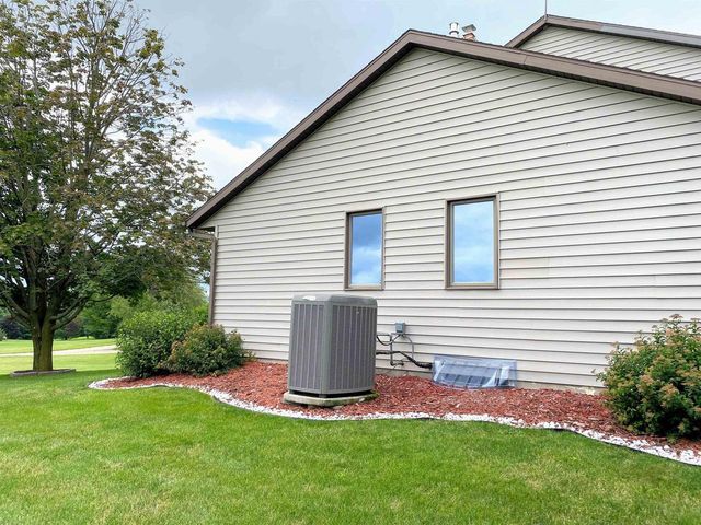 60439 Fairway Court, Prairie Du Chien, WI 53821
