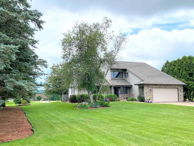 60439 Fairway Court, Prairie Du Chien, WI 53821