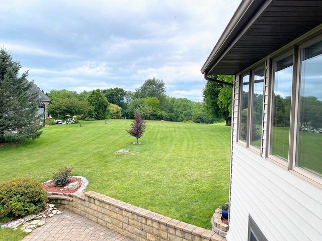 60439 Fairway Court, Prairie Du Chien, WI 53821