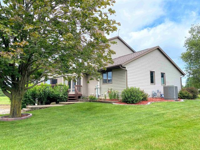 60439 Fairway Court, Prairie Du Chien, WI 53821