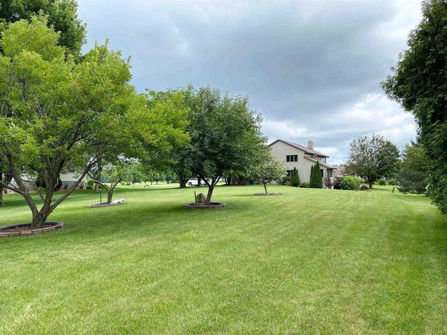 60439 Fairway Court, Prairie Du Chien, WI 53821