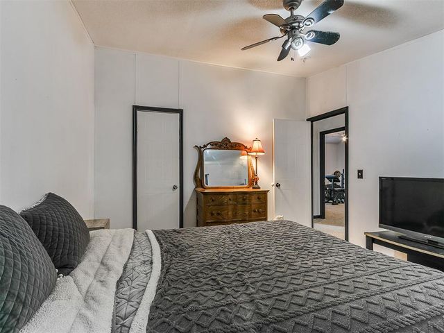 9156 Prairie Dog Drive, Edmond, OK 73034