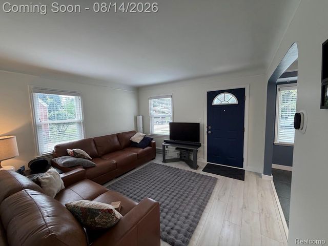 10082 Cardwell Street, Livonia, MI 48150