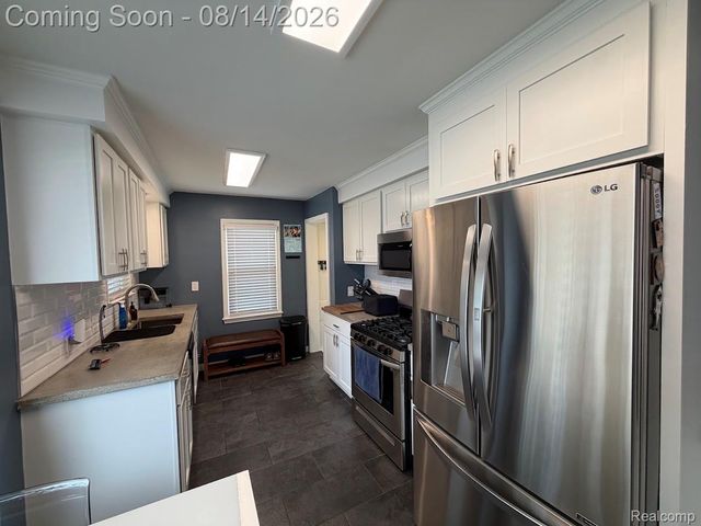 10082 Cardwell Street, Livonia, MI 48150