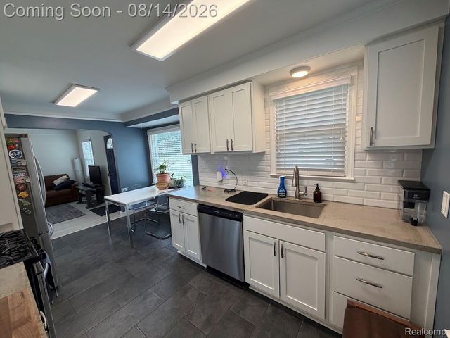 10082 Cardwell Street, Livonia, MI 48150