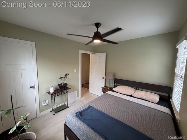 10082 Cardwell Street, Livonia, MI 48150