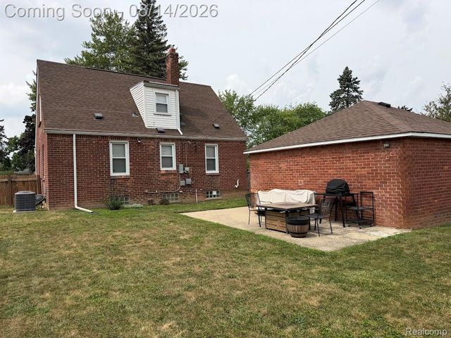 10082 Cardwell Street, Livonia, MI 48150