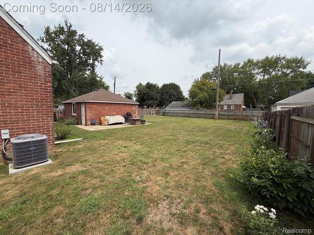 10082 Cardwell Street, Livonia, MI 48150