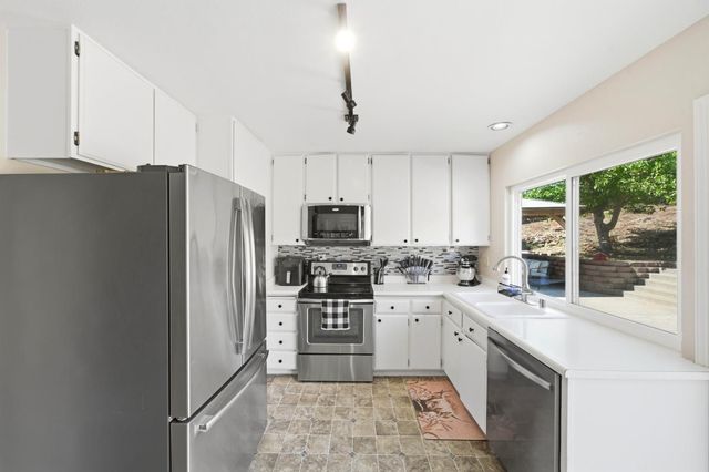 3433 La Canada Dr, Cameron Park, CA 95682