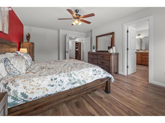 10040 Nw BARTLETT Loop, North Plains, OR 97133