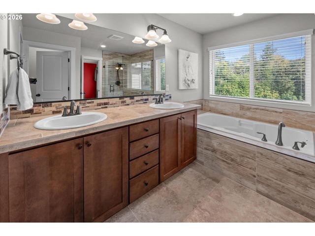 10040 Nw BARTLETT Loop, North Plains, OR 97133