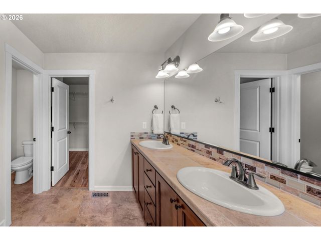 10040 Nw BARTLETT Loop, North Plains, OR 97133