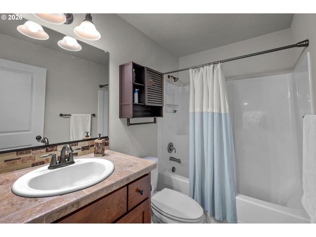10040 Nw BARTLETT Loop, North Plains, OR 97133