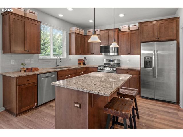 10040 Nw BARTLETT Loop, North Plains, OR 97133