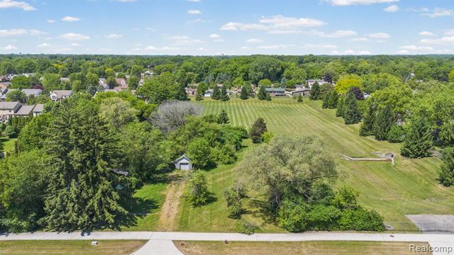 42021 Dequindre Road, Troy, MI 48085