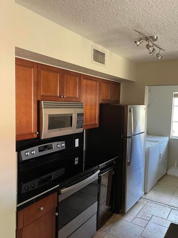 160 YACHT CLUB Way 211, Hypoluxo, FL 33462