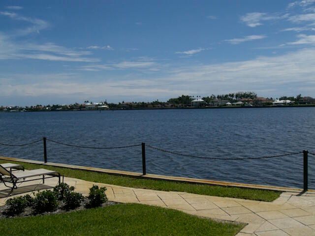 160 YACHT CLUB Way 211, Hypoluxo, FL 33462