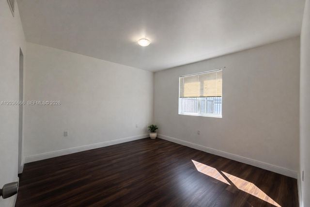 540 NW 7th St 27, Miami, FL 33136