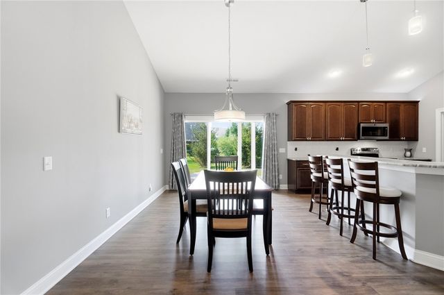 1379 Bourdeaux Way, Centerville, OH 45458