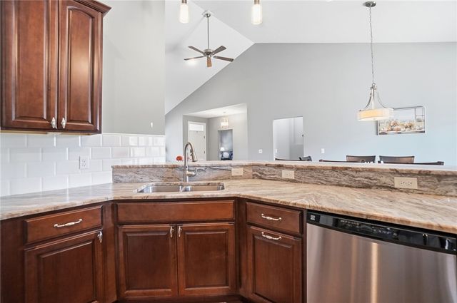 1379 Bourdeaux Way, Centerville, OH 45458