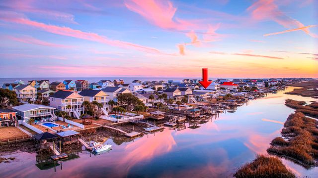566 Yucca Ave., Garden City Beach, SC 29576