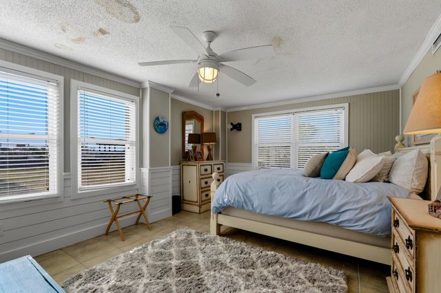 566 Yucca Ave., Garden City Beach, SC 29576