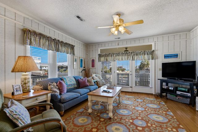 566 Yucca Ave., Garden City Beach, SC 29576