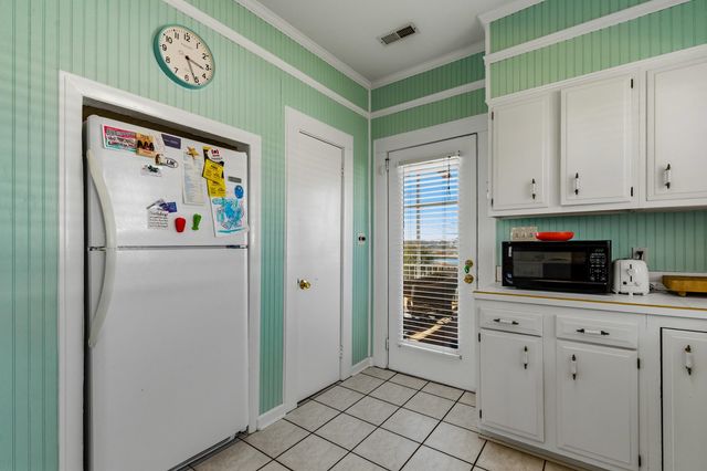 566 Yucca Ave., Garden City Beach, SC 29576