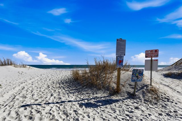 566 Yucca Ave., Garden City Beach, SC 29576