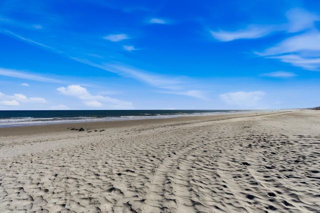 566 Yucca Ave., Garden City Beach, SC 29576