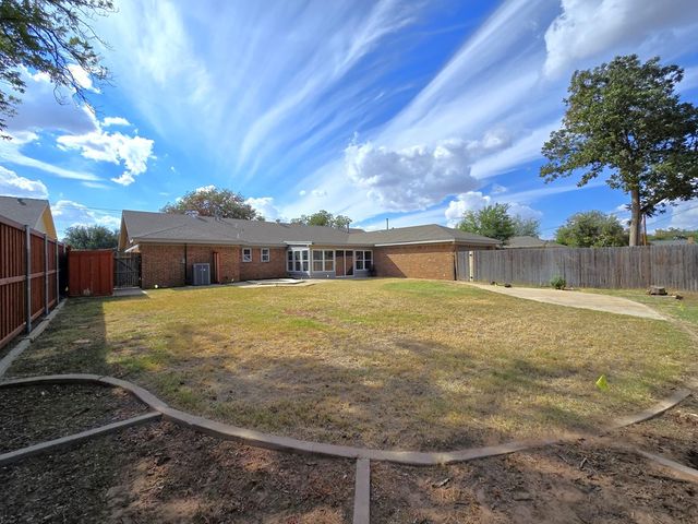 3304 Whitney Dr, Midland, TX 79705